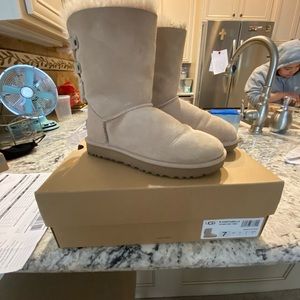 Woman’s Ugg Kristabella size 7
